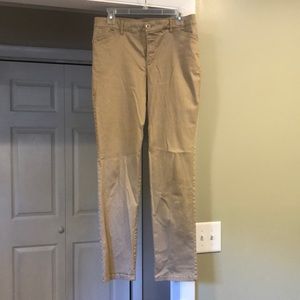 Khaki straight leg Gloria Vanderbilt pants like new